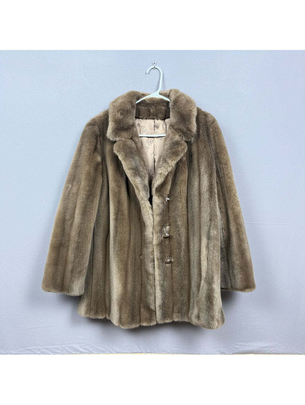 Vintage 1960s Grandella II Sportowne Tan Faux Fur Coat – Size 14 – Made in USA